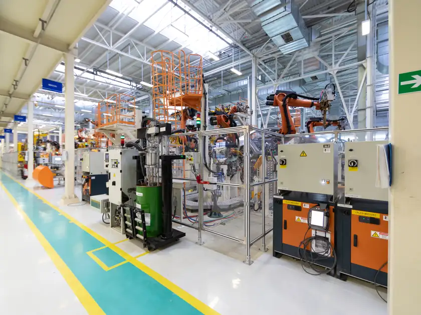 Motores elétricos e equipamento industrial em operação